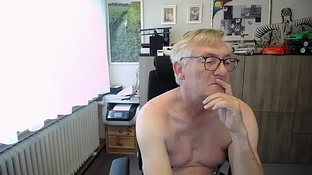 Snapshot of randyandy67 chatting on September 9, 2025, 10:37 am randyandy67 online show from September 9, 2025, 10:37 am