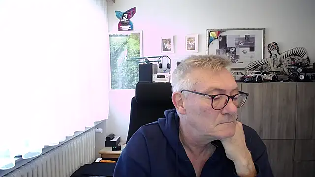 Snapshot of randyandy67 chatting on November 21, 2025, 9:30 am randyandy67 online show from November 21, 2025, 9:30 am