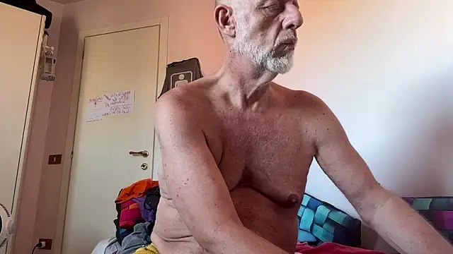Snapshot of Pigna16PSRN chatting on July 3, 2026, 10:10 am Pigna16PSRN online show from July 3, 2026, 10:10 am