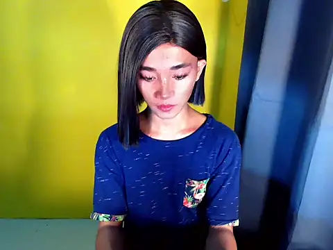 Petite HugeCock online show from April 12, 2026, 11:59 am