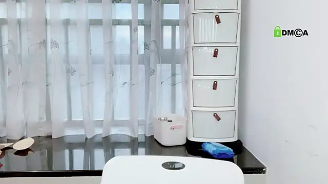 liuruyuan888 online show from September 28, 2025, 9:47 am