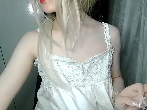 Annabelle-e online show from April 28, 2026, 7:41 pm