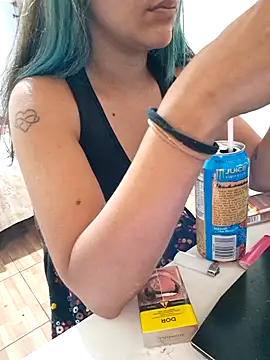 euahotmarii20 online show from October 13, 2025, 5:13 pm