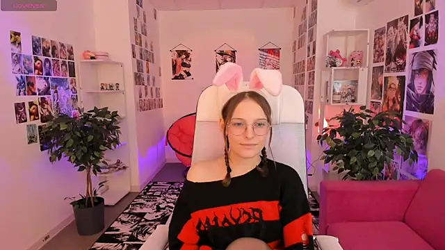 JenniferKiim online show from November 6, 2025, 8:15 am