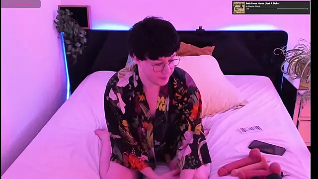 Snapshot of MossPrince chatting on October 1, 2025, 7:42 pm MossPrince online show from October 1, 2025, 7:42 pm