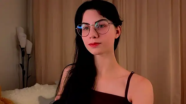 Snapshot of ArlineJanik chatting on October 15, 2025, 11:43 am ArlineJanik online show from October 15, 2025, 11:43 am