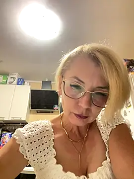 Snapshot of VasylynaLove421 chatting on September 22, 2025, 6:54 pm VasylynaLove421 online show from September 22, 2025, 6:54 pm