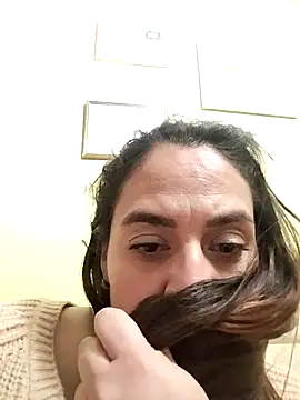 denissebombon online show from February 3, 2026, 2:53 am