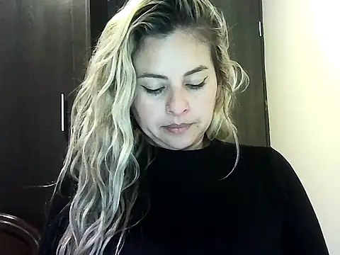 Valery  Rouse  online show from November 22, 2025, 3:27 am