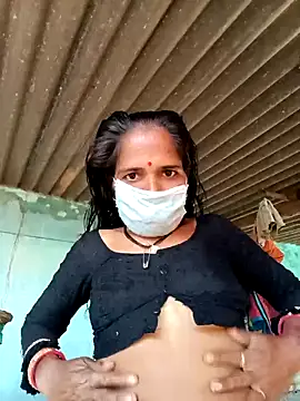 Snapshot of Hot-honi chatting on October 8, 2025, 4:10 am Hot-honi online show from October 8, 2025, 4:10 am