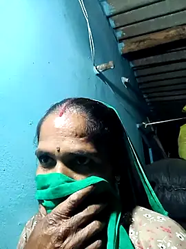 Snapshot of Hot-honi chatting on November 1, 2025, 1:24 pm Hot-honi online show from November 1, 2025, 1:24 pm