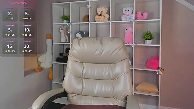 Lynn Martin online show from December 3, 2025, 12:18 am