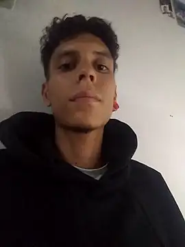 Snapshot of Crxxxsh chatting on March 26, 2026, 11:16 am Crxxxsh online show from March 26, 2026, 11:16 am