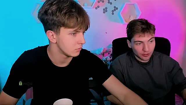 travis wolf  online show from December 4, 2025, 7:55 pm