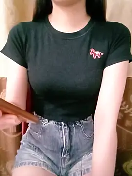 CherryBeii online show from August 5, 2026, 10:33 pm