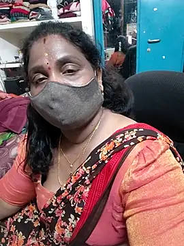 Snapshot of Tamil_Kavitha10 chatting on May 7, 2026, 9:42 pm Tamil Kavitha10 online show from May 7, 2026, 9:42 pm
