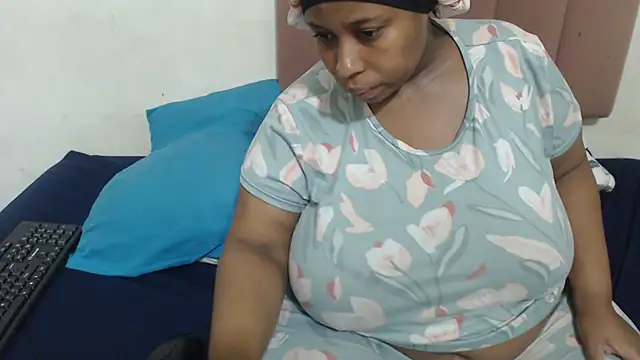 Chubby Queenx255 online show from November 8, 2025, 8:40 pm