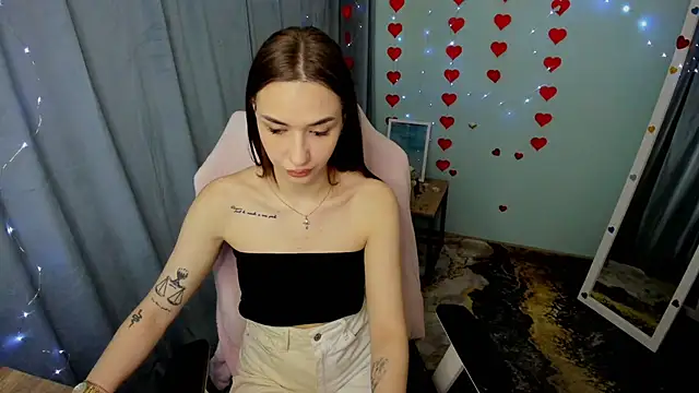 Snapshot of Bella_Night4 chatting on April 14, 2026, 7:36 am Bella Night4 online show from April 14, 2026, 7:36 am