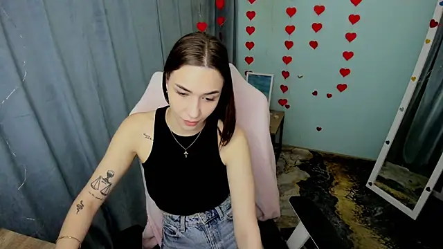 Snapshot of Bella_Night4 chatting on April 15, 2026, 7:59 am Bella Night4 online show from April 15, 2026, 7:59 am