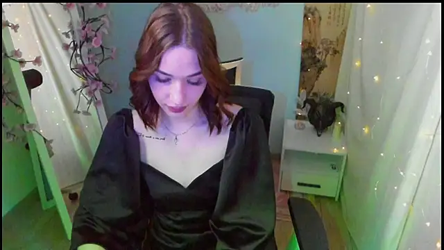 Snapshot of Bella_Night4 chatting on May 1, 2026, 6:18 am Bella Night4 online show from May 1, 2026, 6:18 am
