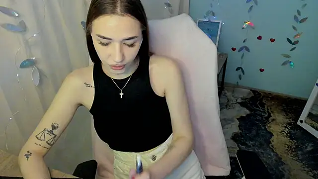 Snapshot of Bella_Night4 chatting on May 6, 2026, 7:35 am Bella Night4 online show from May 6, 2026, 7:35 am