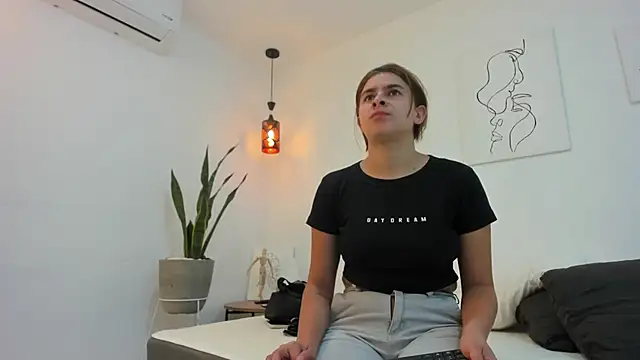 kaylajhonnes6 online show from November 22, 2025, 1:43 pm