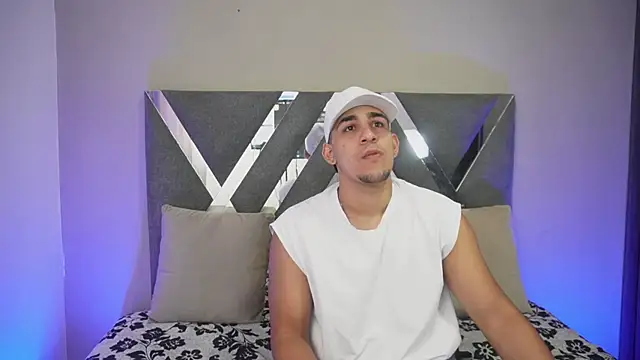 Snapshot of massimo_vidal_ chatting on October 1, 2025, 12:22 pm massimo vidal  online show from October 1, 2025, 12:22 pm