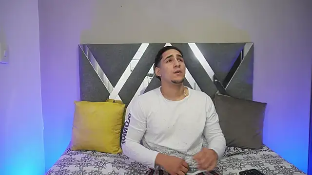 Snapshot of massimo_vidal_ chatting on October 3, 2025, 3:58 am massimo vidal  online show from October 3, 2025, 3:58 am