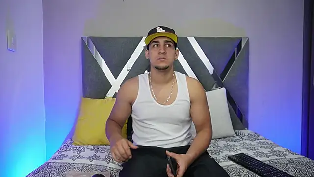 Snapshot of massimo_vidal_ chatting on October 11, 2025, 2:55 am massimo vidal  online show from October 11, 2025, 2:55 am