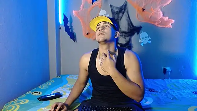Snapshot of massimo_vidal_ chatting on October 25, 2025, 5:19 pm massimo vidal  online show from October 25, 2025, 5:19 pm