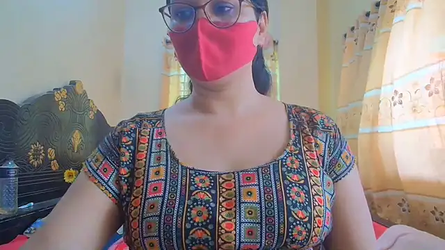 Snapshot of Elena_cruz5 chatting on June 18, 2026, 3:51 am Elena cruz5 online show from June 18, 2026, 3:51 am