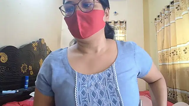 Snapshot of Elena_cruz5 chatting on July 1, 2026, 2:02 am Elena cruz5 online show from July 1, 2026, 2:02 am