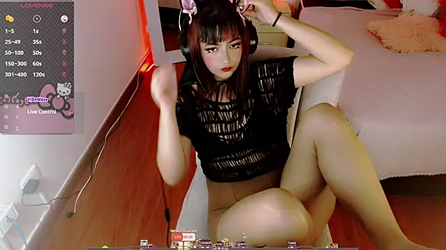 Lunyhose online show from October 9, 2025, 7:56 pm