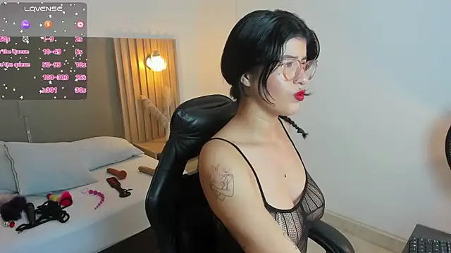 caroline 00403  online show from October 1, 2025, 7:09 pm