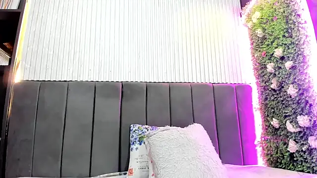 Skarlett hot  online show from January 14, 2026, 9:52 pm