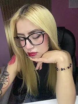 Snapshot of PrettyAshley_ chatting on July 19, 2026, 2:32 pm PrettyAshley online show from July 19, 2026, 2:32 pm