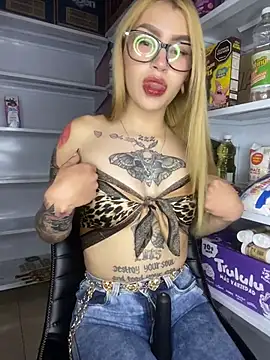 Snapshot of PrettyAshley_ chatting on July 20, 2026, 9:50 pm PrettyAshley online show from July 20, 2026, 9:50 pm
