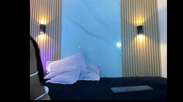 Valentinaliux  online show from October 14, 2025, 9:26 pm