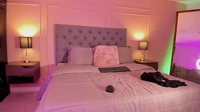 ALICESANDOVAL online show from September 27, 2025, 11:15 am