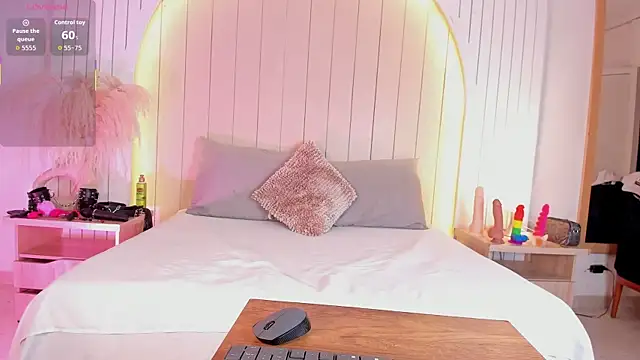 ALICESANDOVAL online show from March 19, 2026, 11:47 am