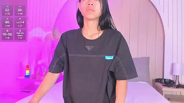 ALICESANDOVAL online show from April 6, 2026, 11:22 am