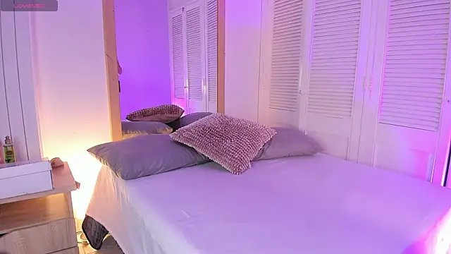 ALICESANDOVAL online show from April 22, 2026, 11:12 am