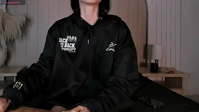 ALICESANDOVAL online show from April 26, 2026, 10:57 am