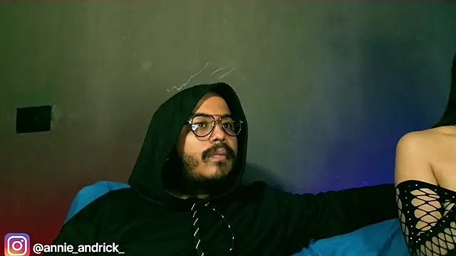  leda swan  online show from October 13, 2025, 2:17 pm