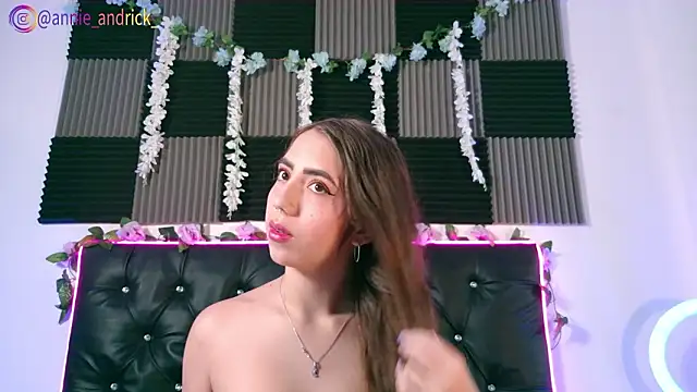  leda swan  online show from March 2, 2026, 1:18 pm