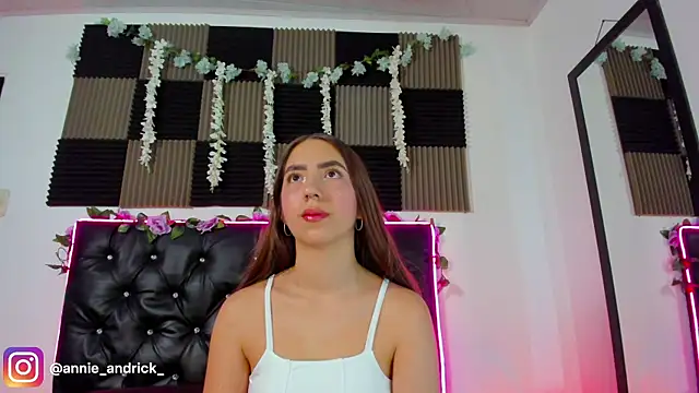  leda swan  online show from April 19, 2026, 8:02 am