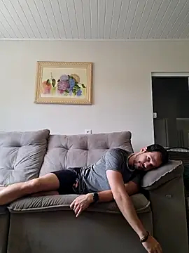 dancaEstrip online show from September 11, 2025, 3:56 pm