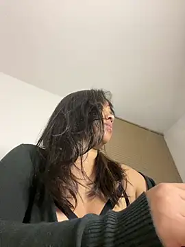 P A U L I N A  online show from April 24, 2026, 3:09 am