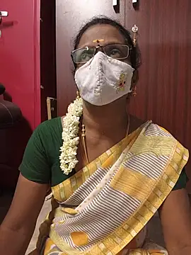 Snapshot of umashreetamil chatting on June 18, 2026, 4:55 pm umashreetamil online show from June 18, 2026, 4:55 pm