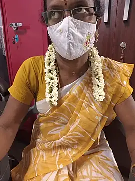 Snapshot of umashreetamil chatting on July 10, 2026, 5:01 am umashreetamil online show from July 10, 2026, 5:01 am